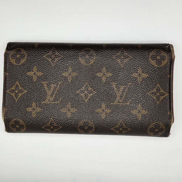 Louis Vuitton Monogram Sarah Wallet - Picture 2 of 12